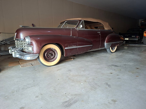 Cadillac Series 62 2 of 6