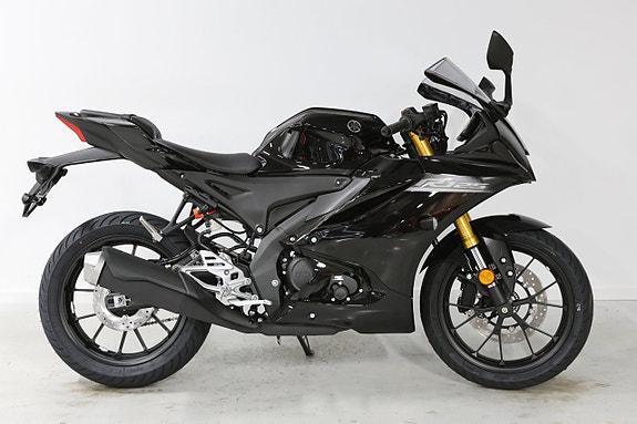 Yamaha YZF-R125 2 of 8