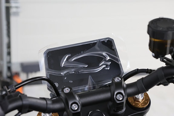 Yamaha XSR 900 7 of 8