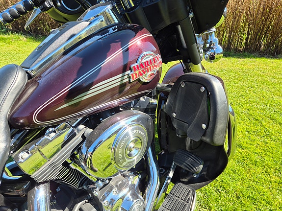 Harley-Davidson Electra Glide Ultra Classic 3 of 5