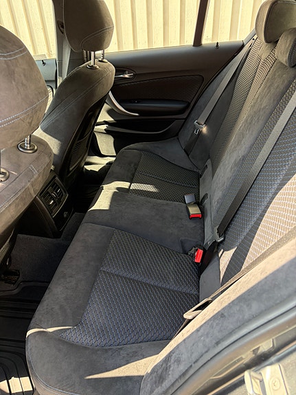 BMW 118i 4 of 5