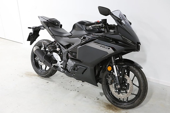 Yamaha YZF-R3 3 of 8