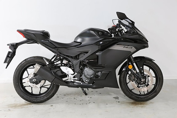 Yamaha YZF-R3 2 of 8