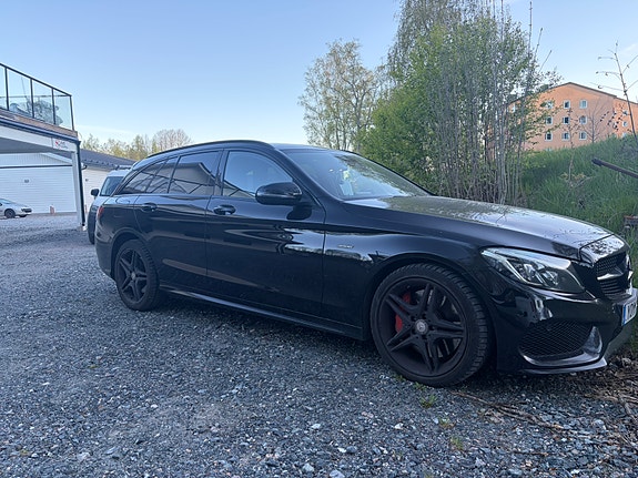 Mercedes-Benz C450 4 of 6