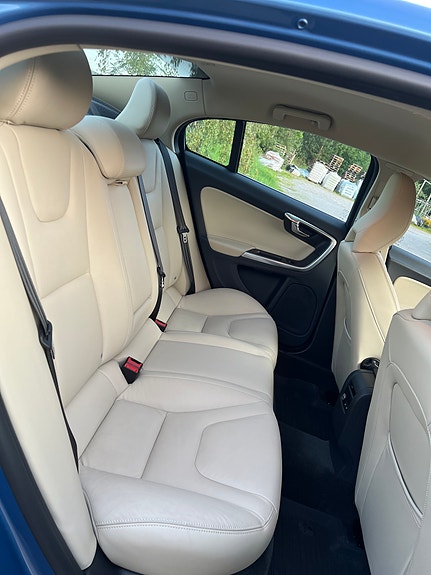 Volvo S60 7 of 12