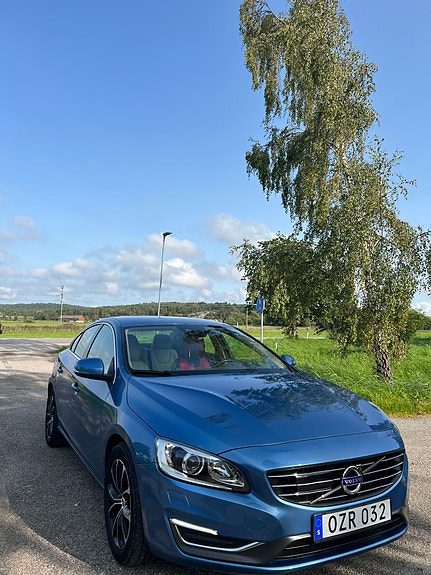 Volvo S60 2 of 5