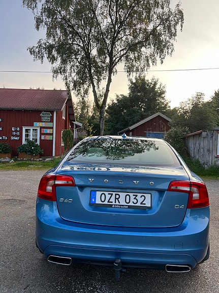 Volvo S60 3 of 5