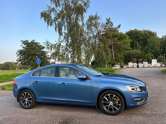 Volvo S60 4 of 5