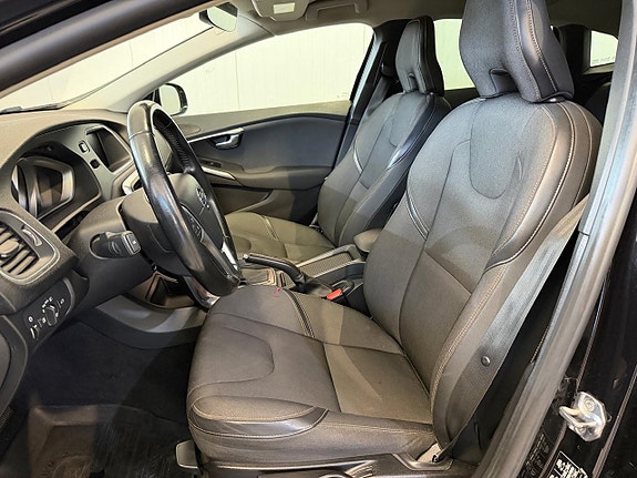 Volvo V40 Cross Country 9 of 11