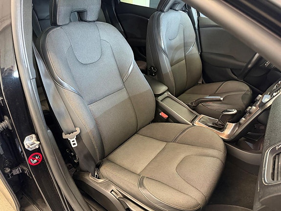 Volvo V40 Cross Country 8 of 11