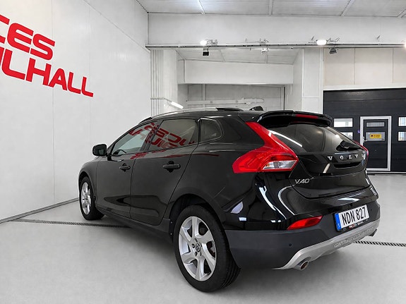 Volvo V40 Cross Country 4 of 11