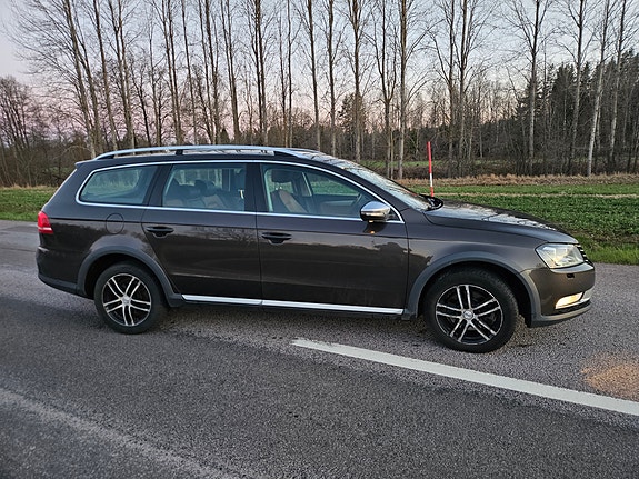 Volkswagen Passat Alltrack 4 of 5