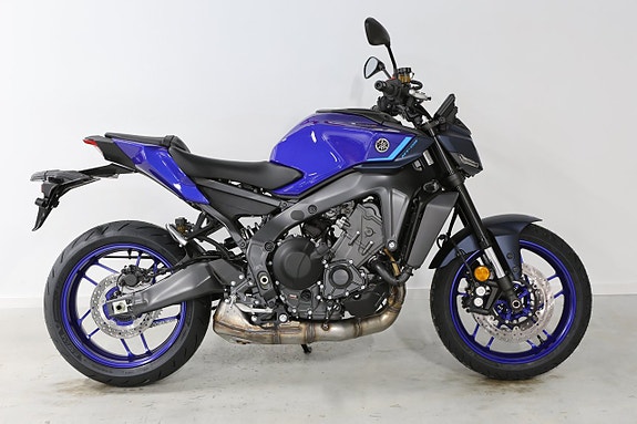Yamaha MT 09 2 of 7