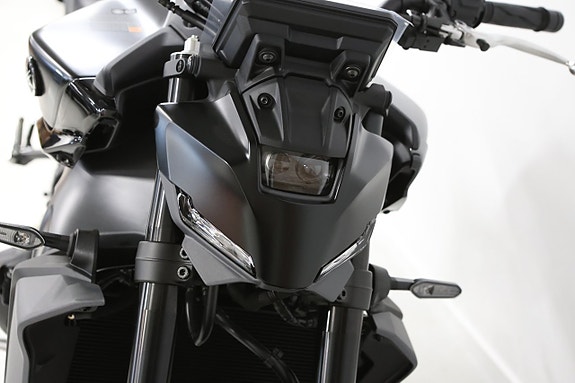 Yamaha MT 09 4 of 8