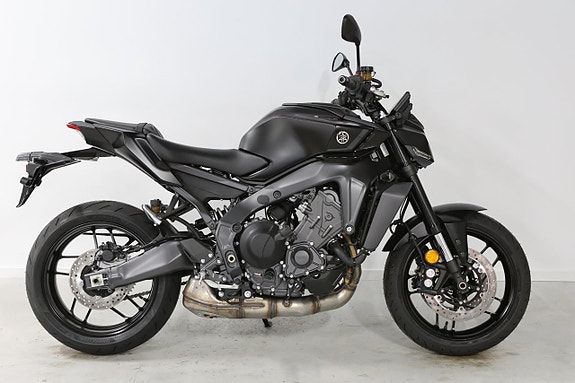 Yamaha MT 09 2 of 8