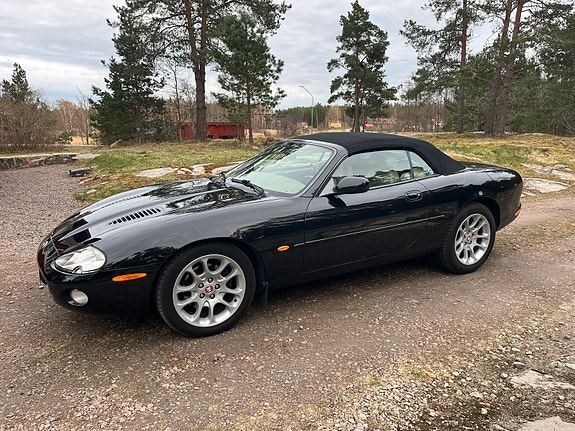 Jaguar XKR 3 of 7