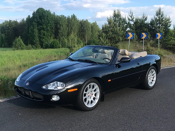 Jaguar XKR 2 of 7