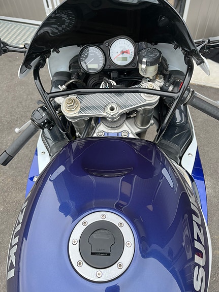 Suzuki GSX-R750 2 of 4