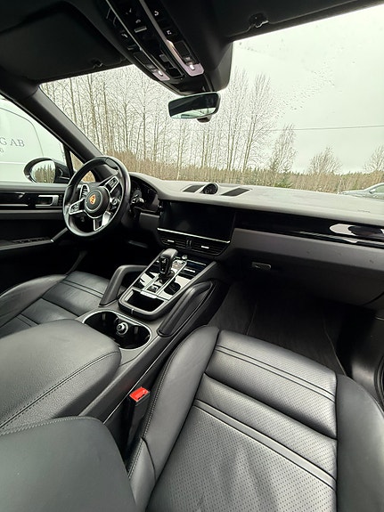 Porsche Cayenne 5 of 5