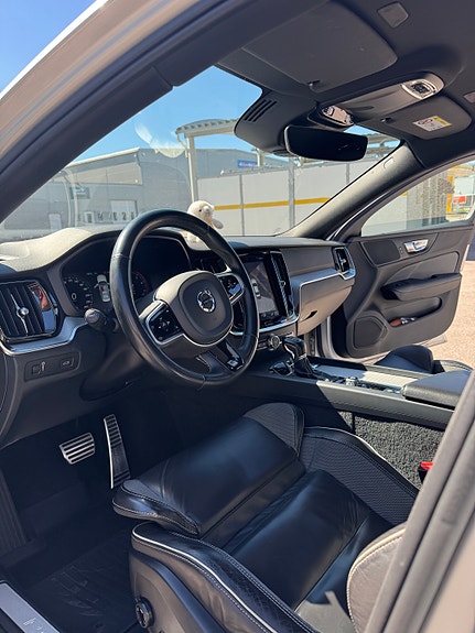 Volvo S60 3 of 5