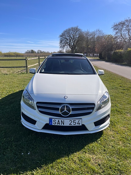 Mercedes-Benz A180 2 of 5