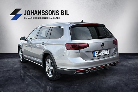 Volkswagen Passat Alltrack 3 of 5