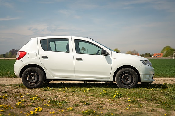 Dacia Sandero 2 of 5