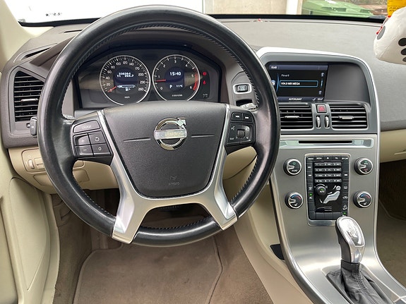 Volvo XC60 14 of 20