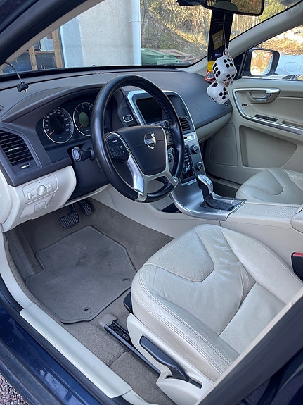 Volvo XC60 10 of 20