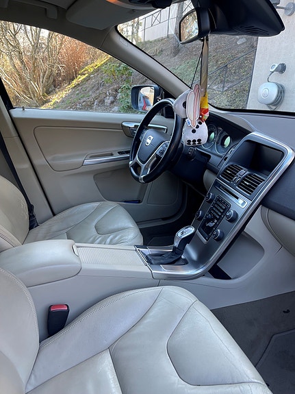 Volvo XC60 13 of 20