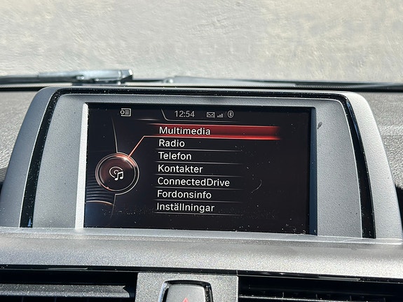 BMW 116i 9 of 12