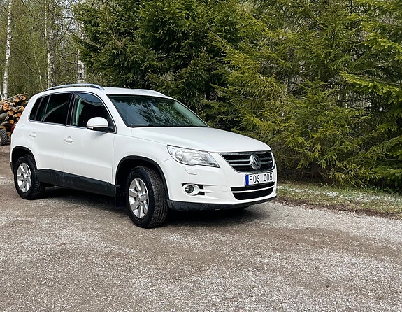 Volkswagen Tiguan 3 of 5