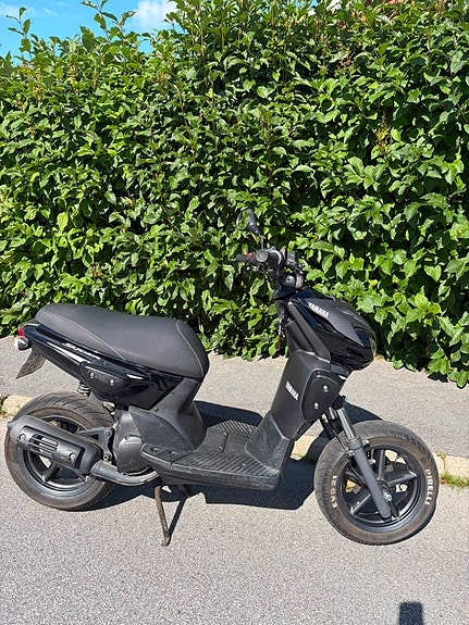 Yamaha Slider 2 of 5