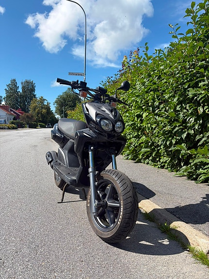 Yamaha Slider 4 of 5