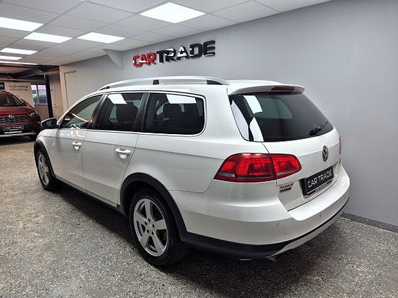 Volkswagen Passat Alltrack 3 of 5