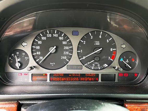 BMW 528i 9 of 10