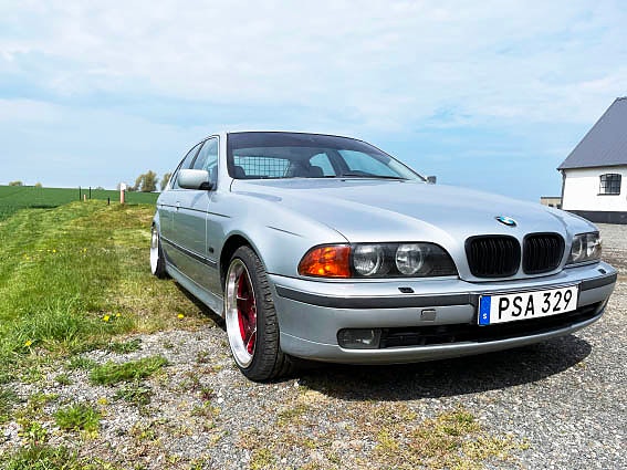 BMW 528i 2 of 10