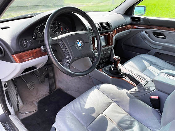 BMW 528i 3 of 10
