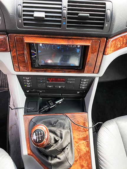 BMW 528i 7 of 10