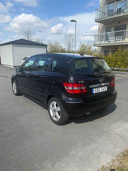 Mercedes-Benz B170 3 of 5