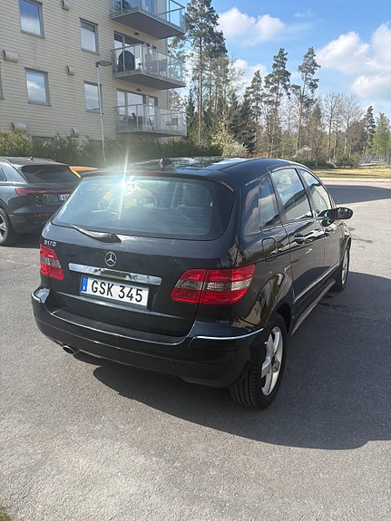 Mercedes-Benz B170 4 of 5