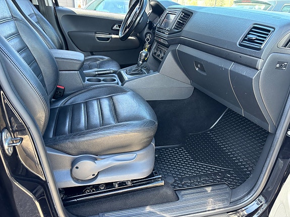Volkswagen Amarok 12 of 12