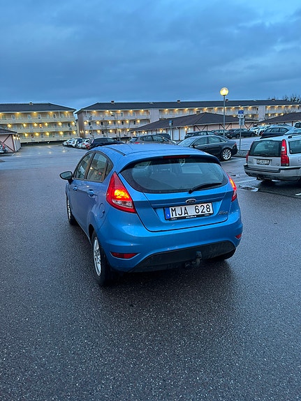 Ford Fiesta 4 of 5