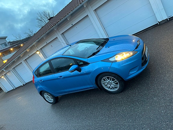 Ford Fiesta 2 of 5