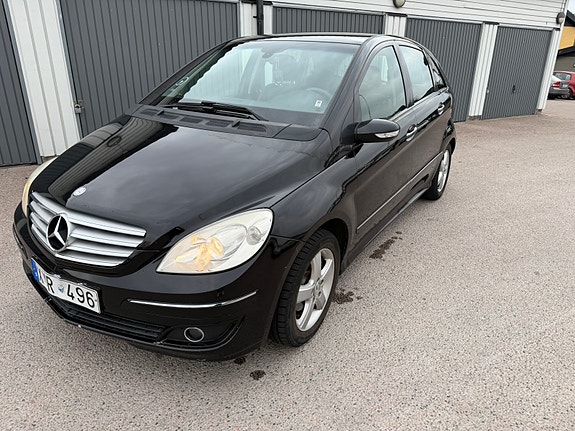 Mercedes-Benz B170 4 of 5