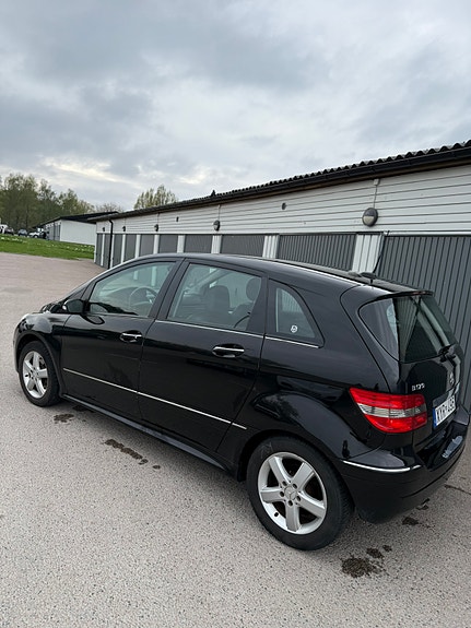 Mercedes-Benz B170 3 of 5