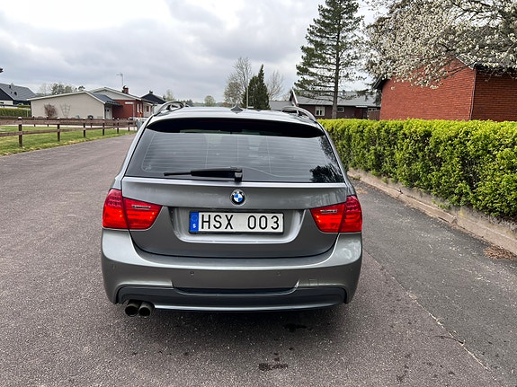 BMW 330i 4 of 7