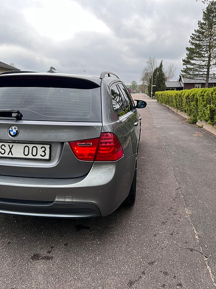 BMW 330i 6 of 7