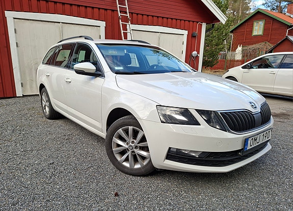 Skoda Octavia 2 of 5