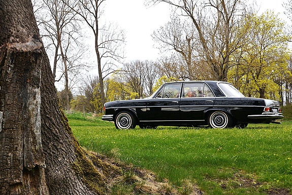 Mercedes-Benz 280 2 of 5